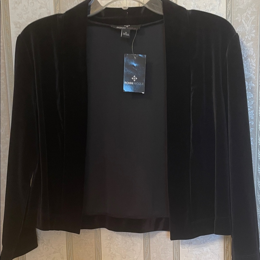 Ronni Nicole Elegant Black Velvet short evening jacket